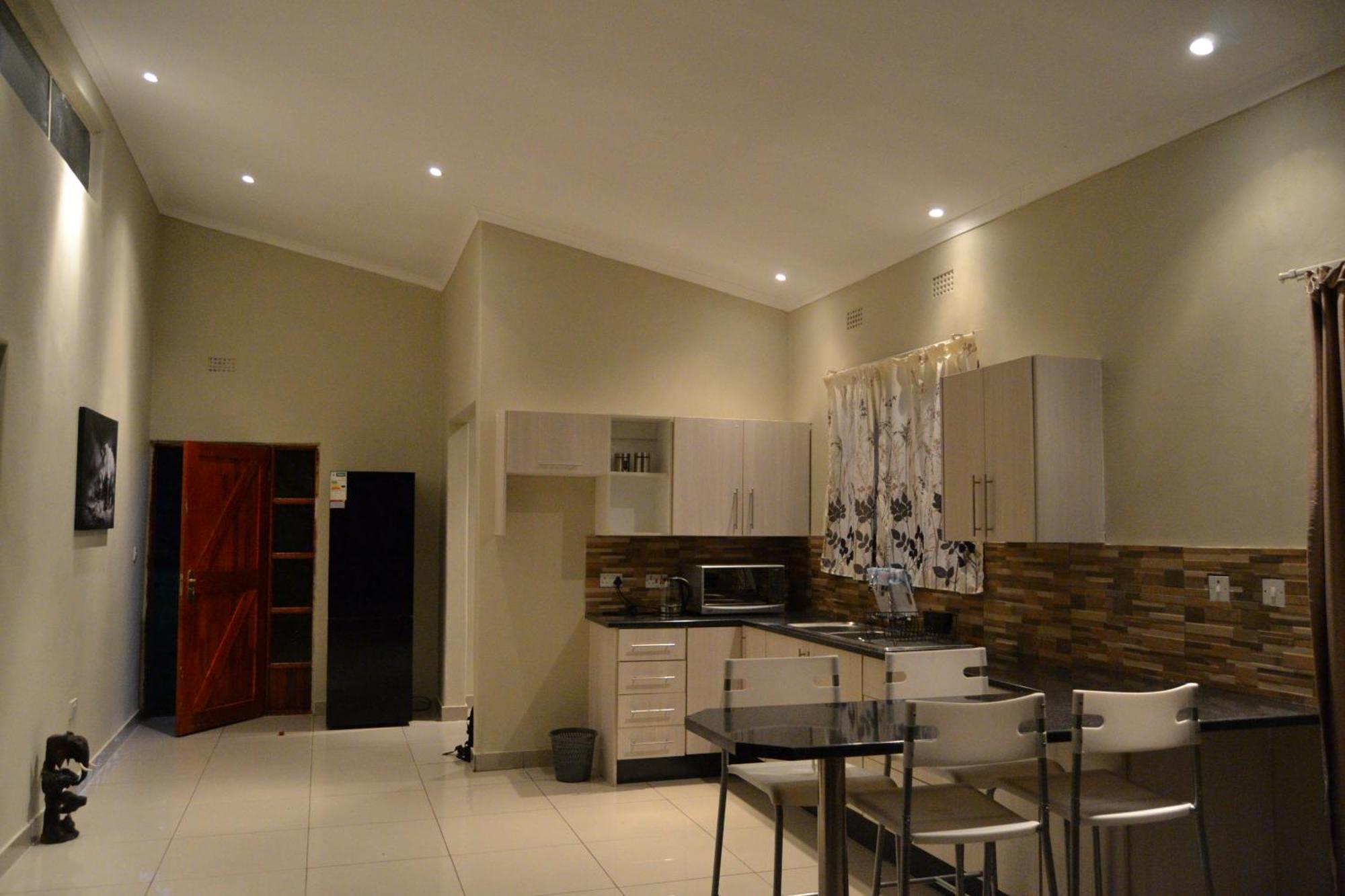 Chobe Sunset Chalets Lesoma Экстерьер фото